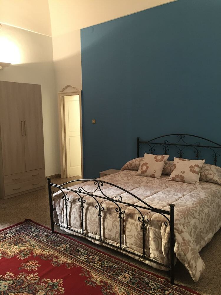 Bed & Breakfast Opera