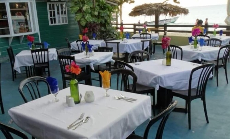 Bar-b-barn Beach Hotel