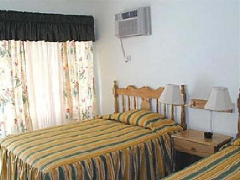Bar-b-barn Beach Hotel