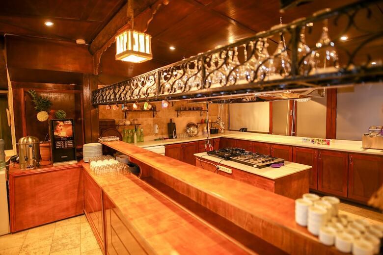 Bedrock Cave Hotel -adults Only