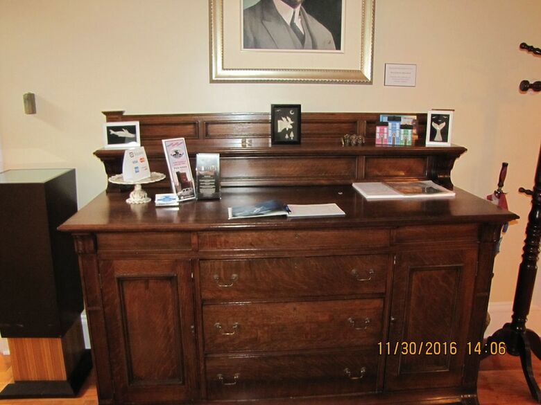 Hotel Monroe House Executive Suites