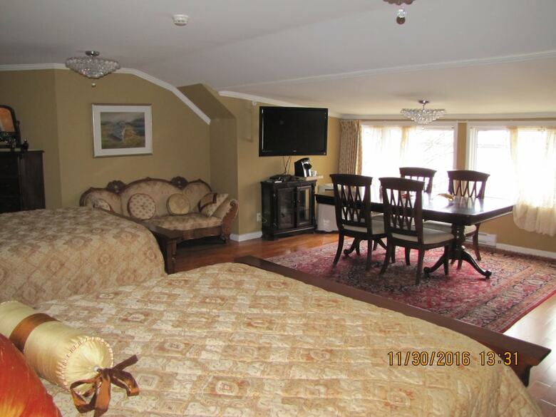Hotel Monroe House Executive Suites