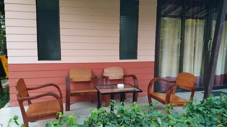 Hotel Levee Camp