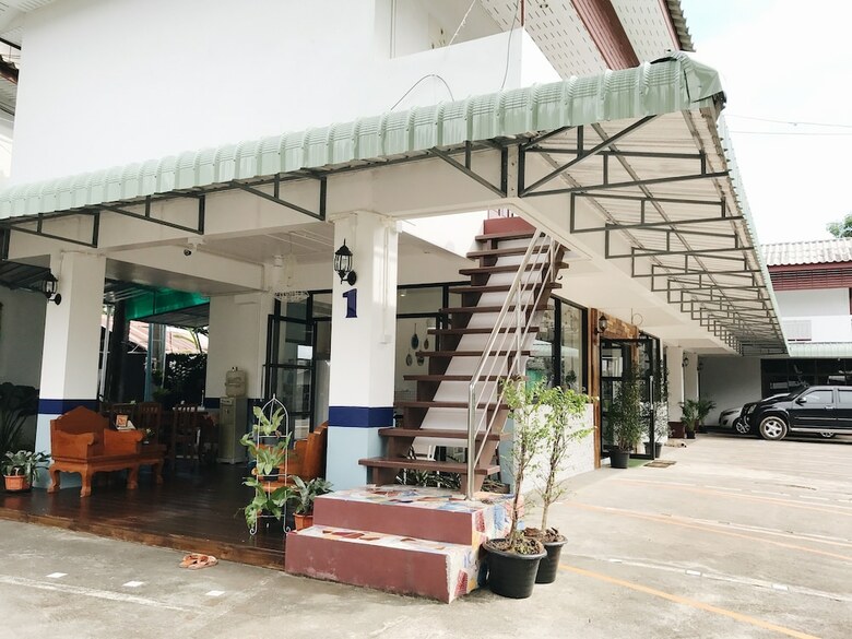 Hotel Baan Nukanong Guesthouse