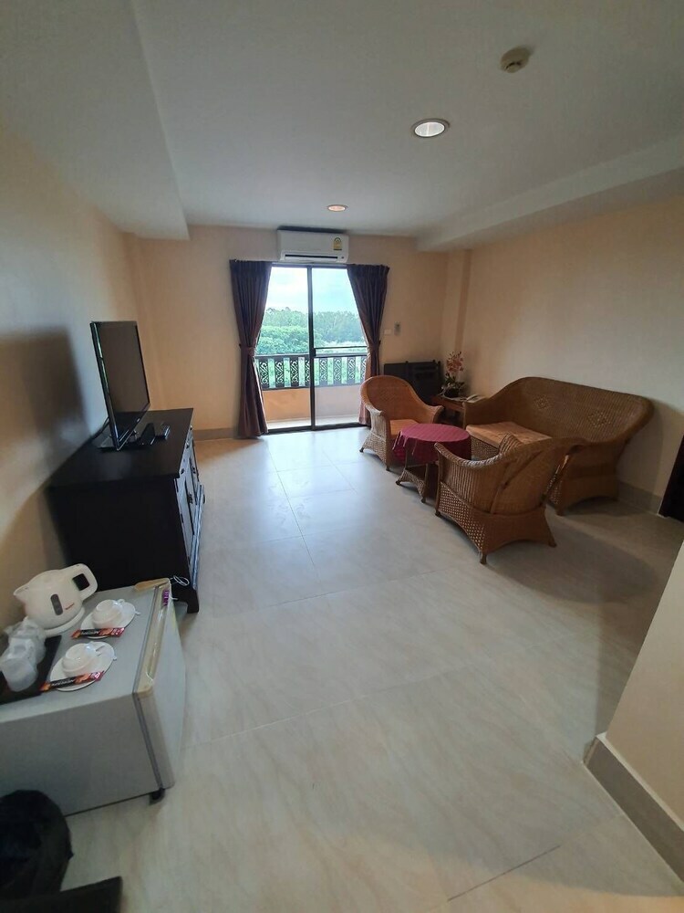Rayong Lanna Hotel