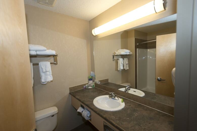 Hotel Lakeview Inns & Suites - Fort Nelson