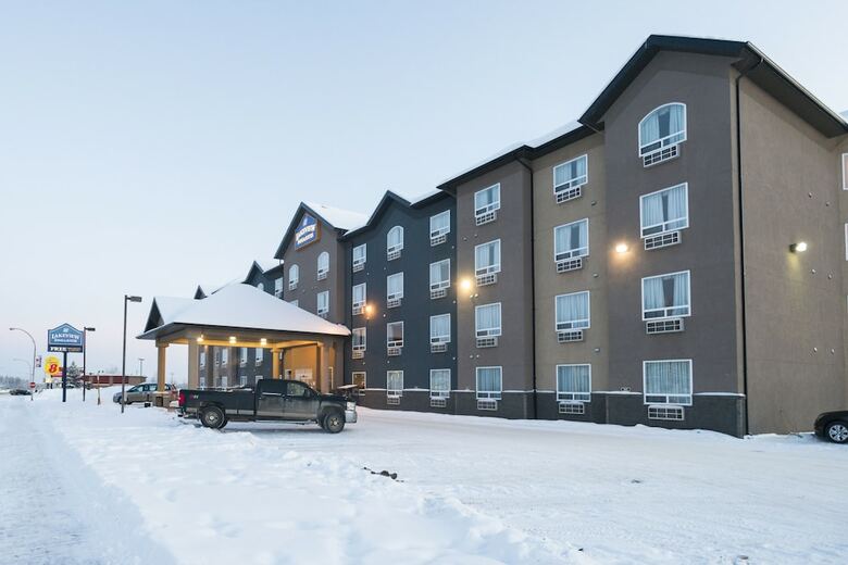 Hotel Lakeview Inns & Suites - Fort Nelson