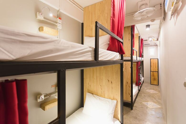 Hostal Narawat Asoke Hotel