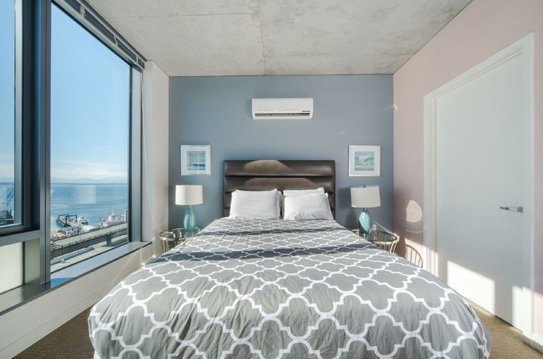 Ferris Wheel Waterfront Apartments By Barsala