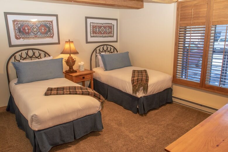 Chateau Eau Claire & Roaring Fork Frias