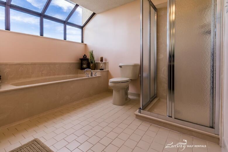 Four Seasons By Luxury Gulf Rentals