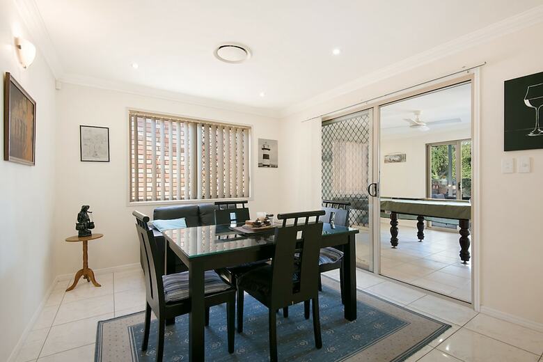 Central Redcliffe Holiday House