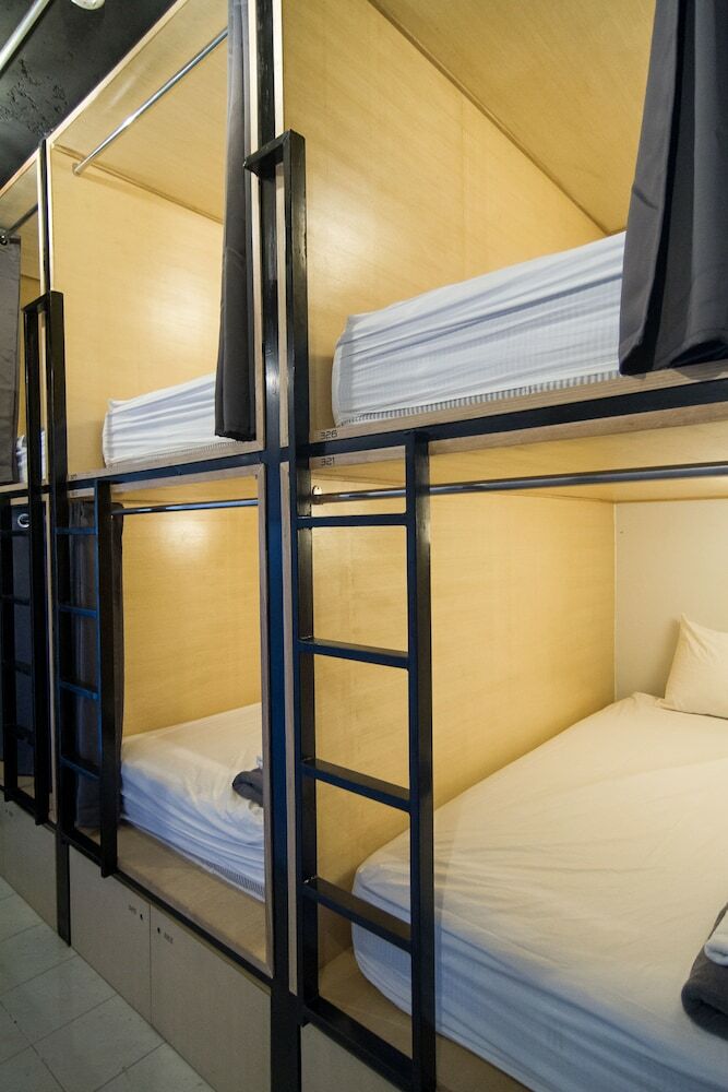 Hostal Box Poshtel Phuket