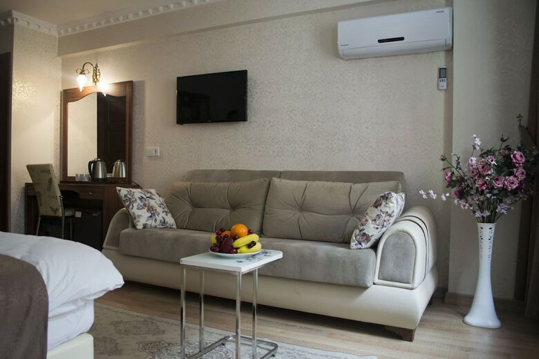 Peradise Hotel
