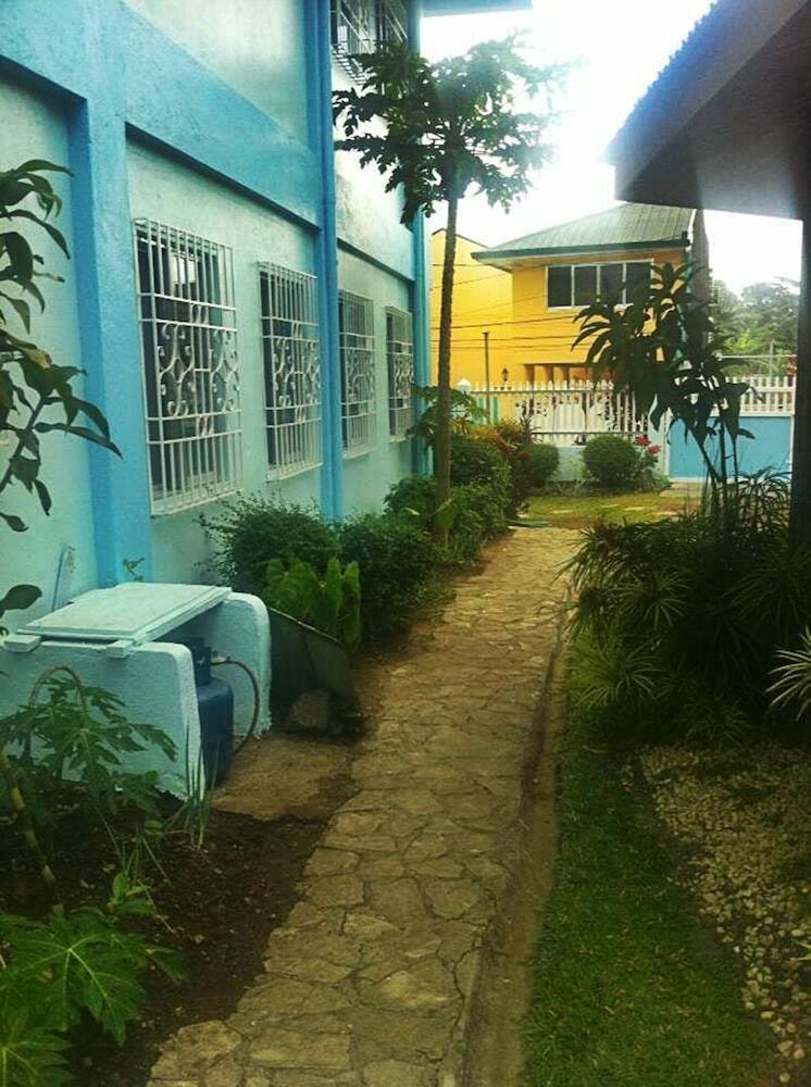 Hostal Our Melting Pot Tagaytay - Hostel