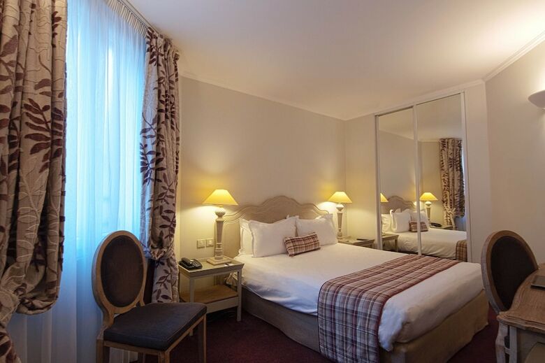Royal Hotel Paris Champs Elys�es