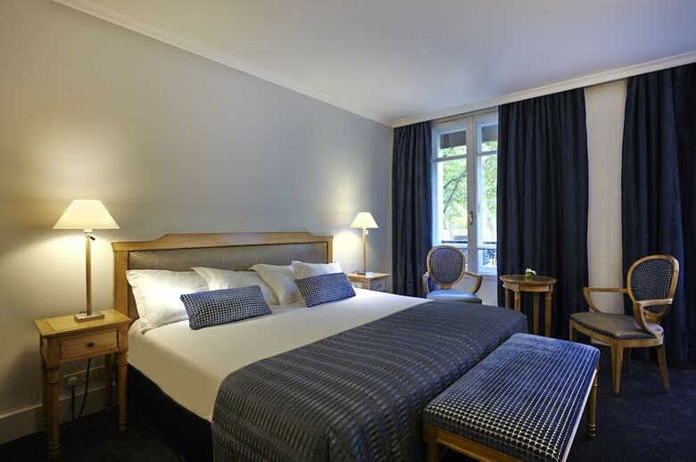 Royal Hotel Paris Champs Elys�es