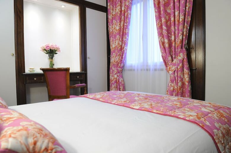 Royal Hotel Paris Champs Elys�es