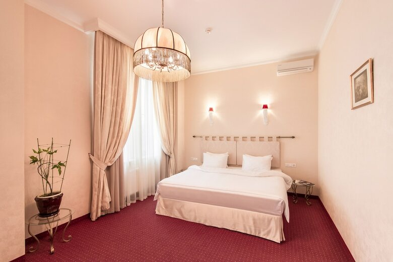 Bristol Hotel