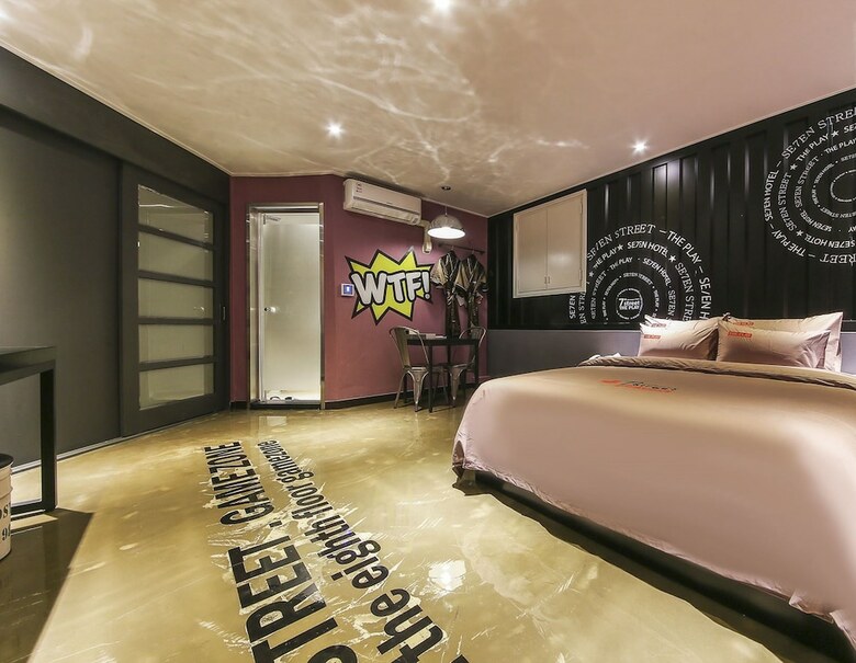 Hotel 7th Street The Play