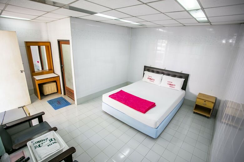 Bualuang Angthong Hotel