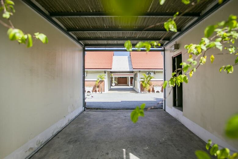 Bualuang Angthong Hotel