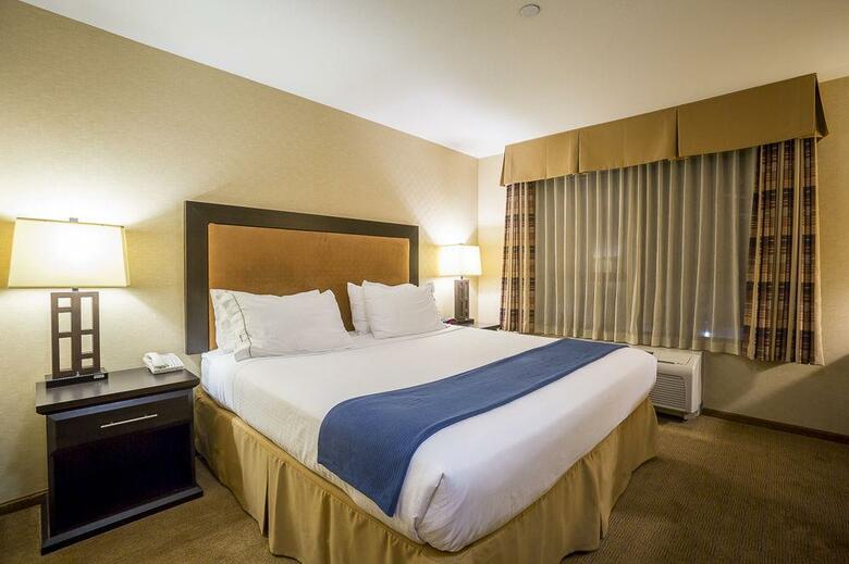 Holiday Inn Express Hotel & Suites Riverport Richmond