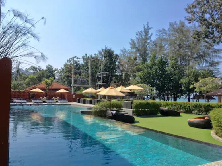 Hotel Maneetel Krabi Beachfront