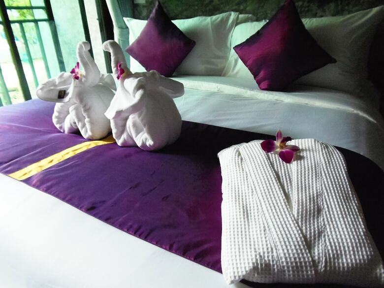 Hotel Maneetel Krabi Beachfront