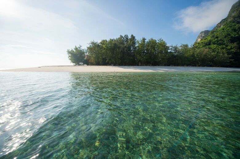 Hotel Maneetel Krabi Beachfront