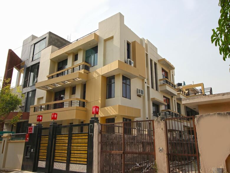 Hotel Oyo Flagship 140 Noida Expressway Boulevard