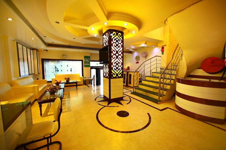 Hotel Paras International