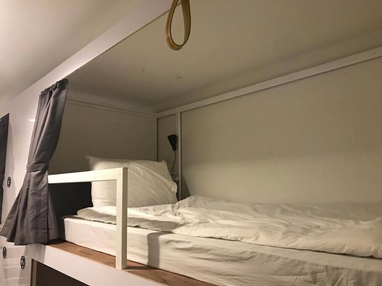 Hostal Hub Of Joys Hostel