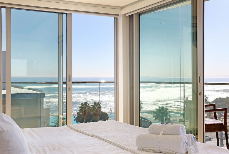 Apartamentos Four On C Luxury Suites