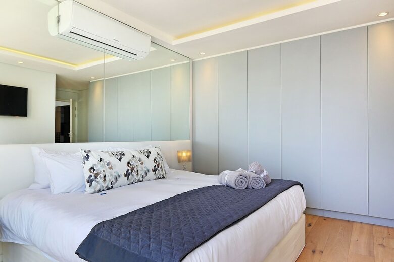 Apartamentos Four On C Luxury Suites