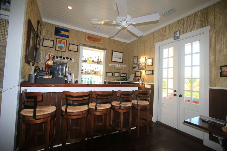 Posada The Sandpiper Inn & Cottages