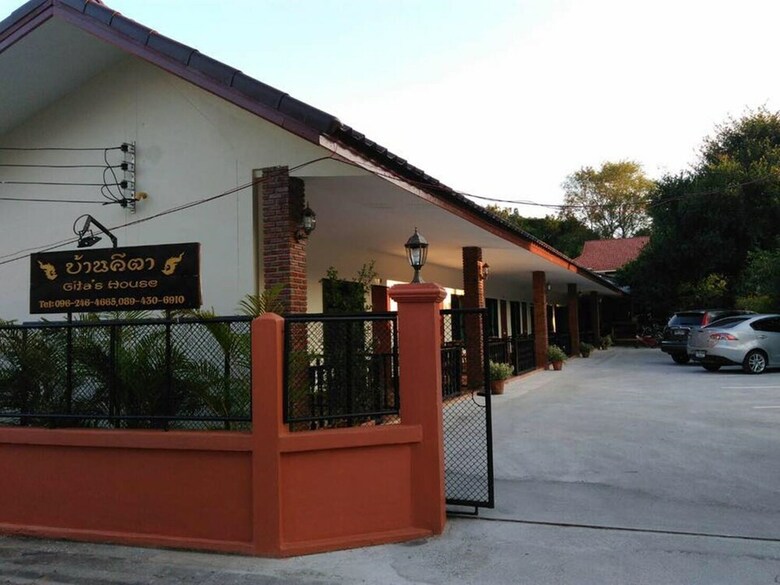 Bed & Breakfast Gita's House