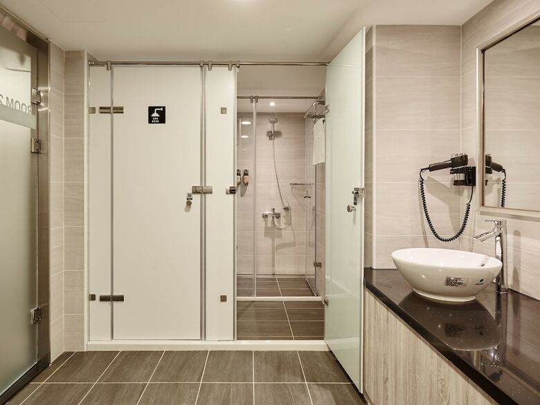 Eastin Taipei Hotel