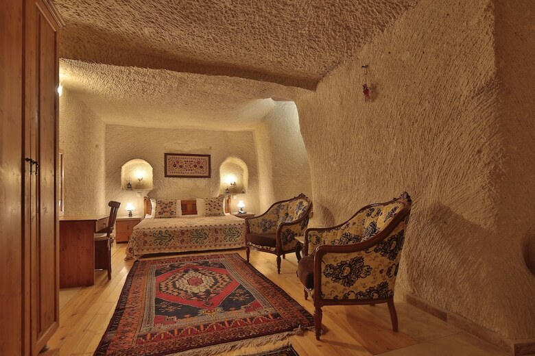 Hotel Amber Cave Suites