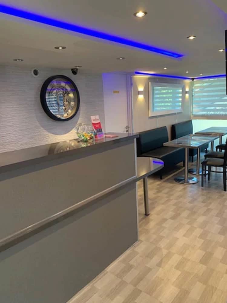 Fasthotel Roissy - Saint-witz