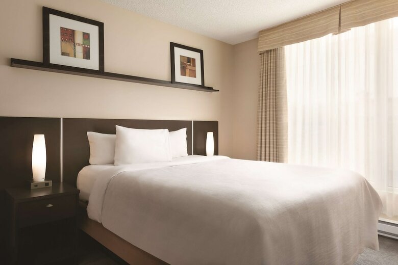 Hotel Embassy Suites Montr�al By Hilton