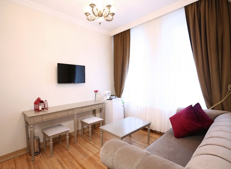 Hutsuite Hotel