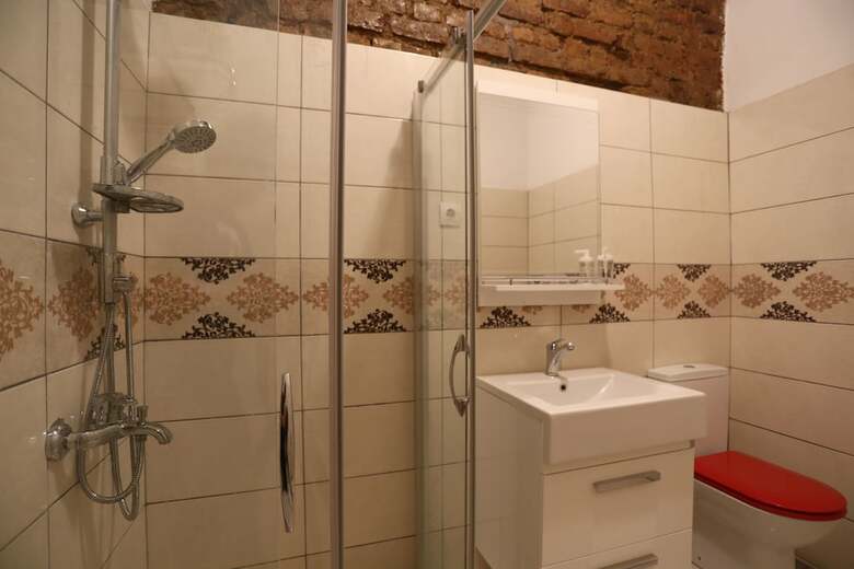 Hutsuite Hotel