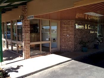 Town & Country Motor Inn