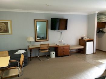 Town & Country Motor Inn