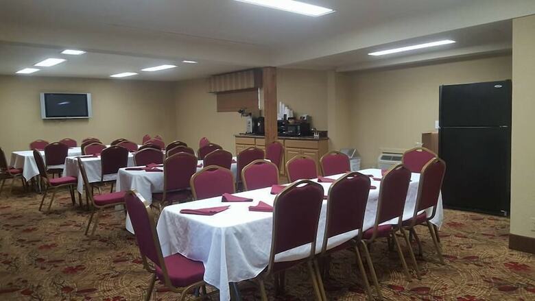 Hotel Sunday House Inn And Suites