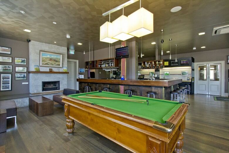 Deloraine Hotel