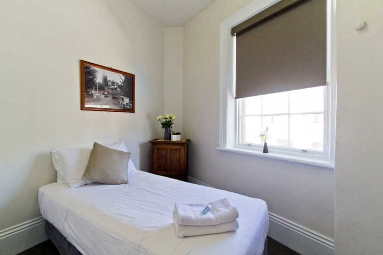 Deloraine Hotel