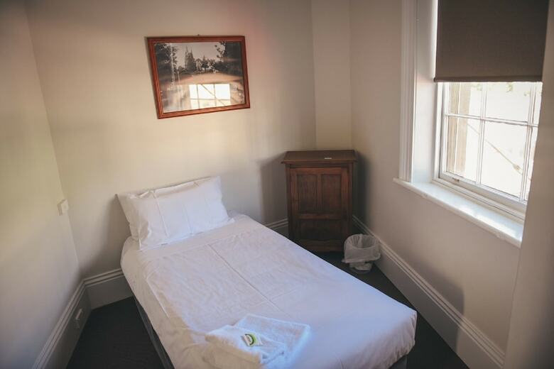 Deloraine Hotel