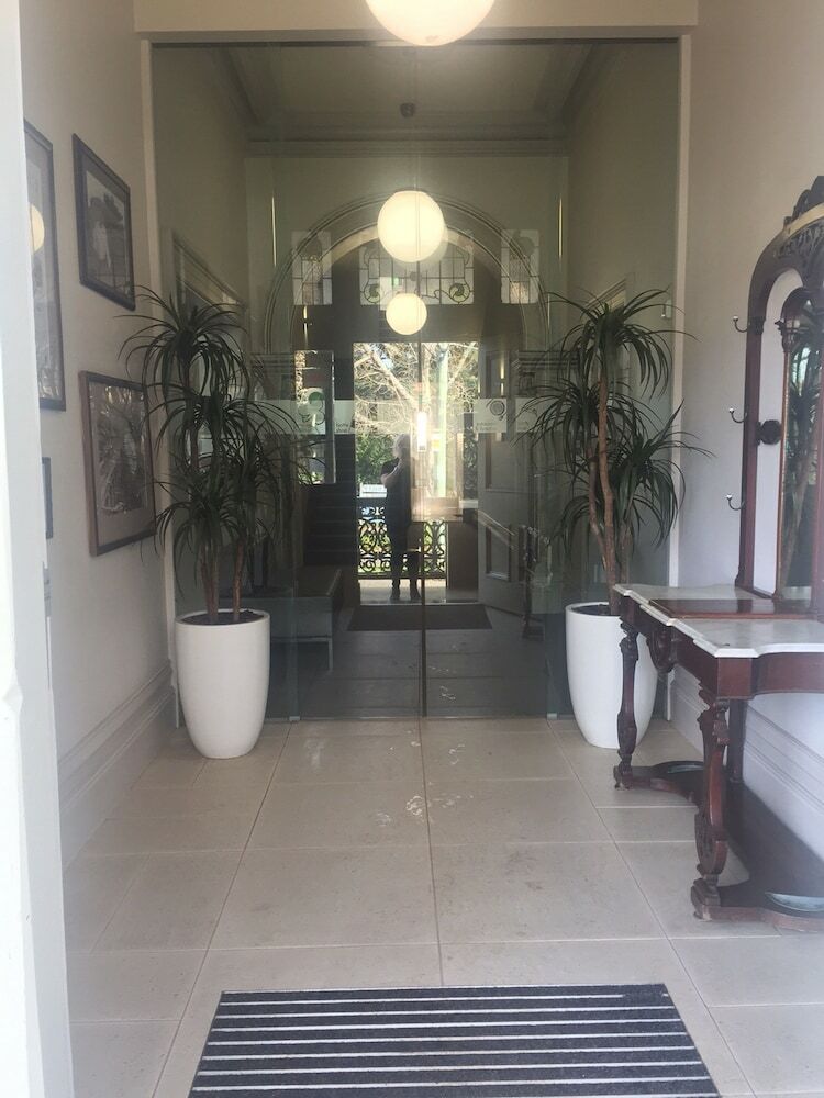 Deloraine Hotel
